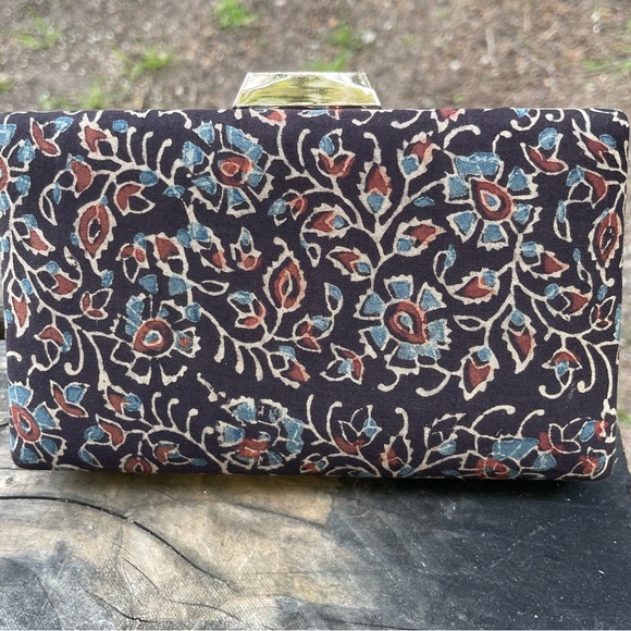 The Kalamkari Box Clutch ; Black - Picture 3 of 4